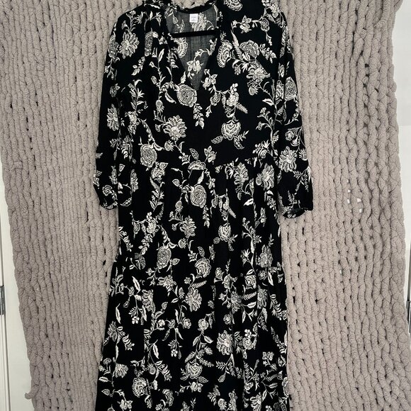 Old Navy Tiered Maxi Dres Black & White Medium - Picture 2 of 13